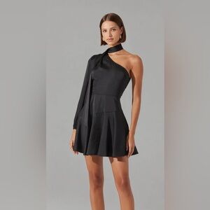 Elegant Black One-Shoulder Long Sleeve Dress